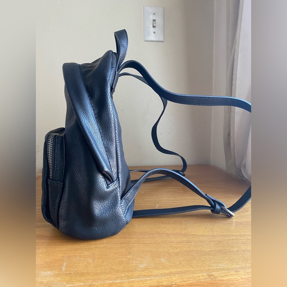 Little black backpack - Picture 2 of 6